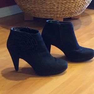 Sbicca black suede platform booties